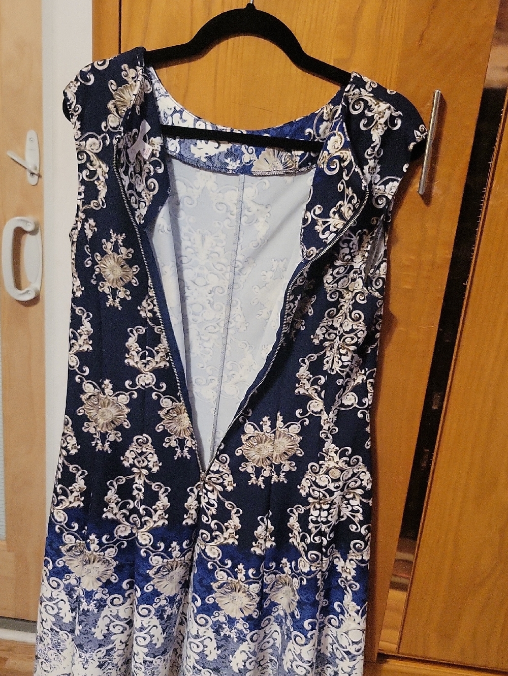 Dress Barn Navy and White Fit & Flare floral dress. Size 14. - Picture 6 of 6